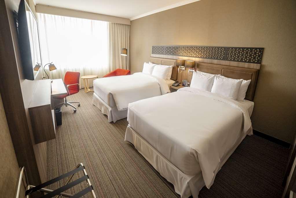 Hotel Doubletree By Hilton Trujillo Encalada Zimmer foto