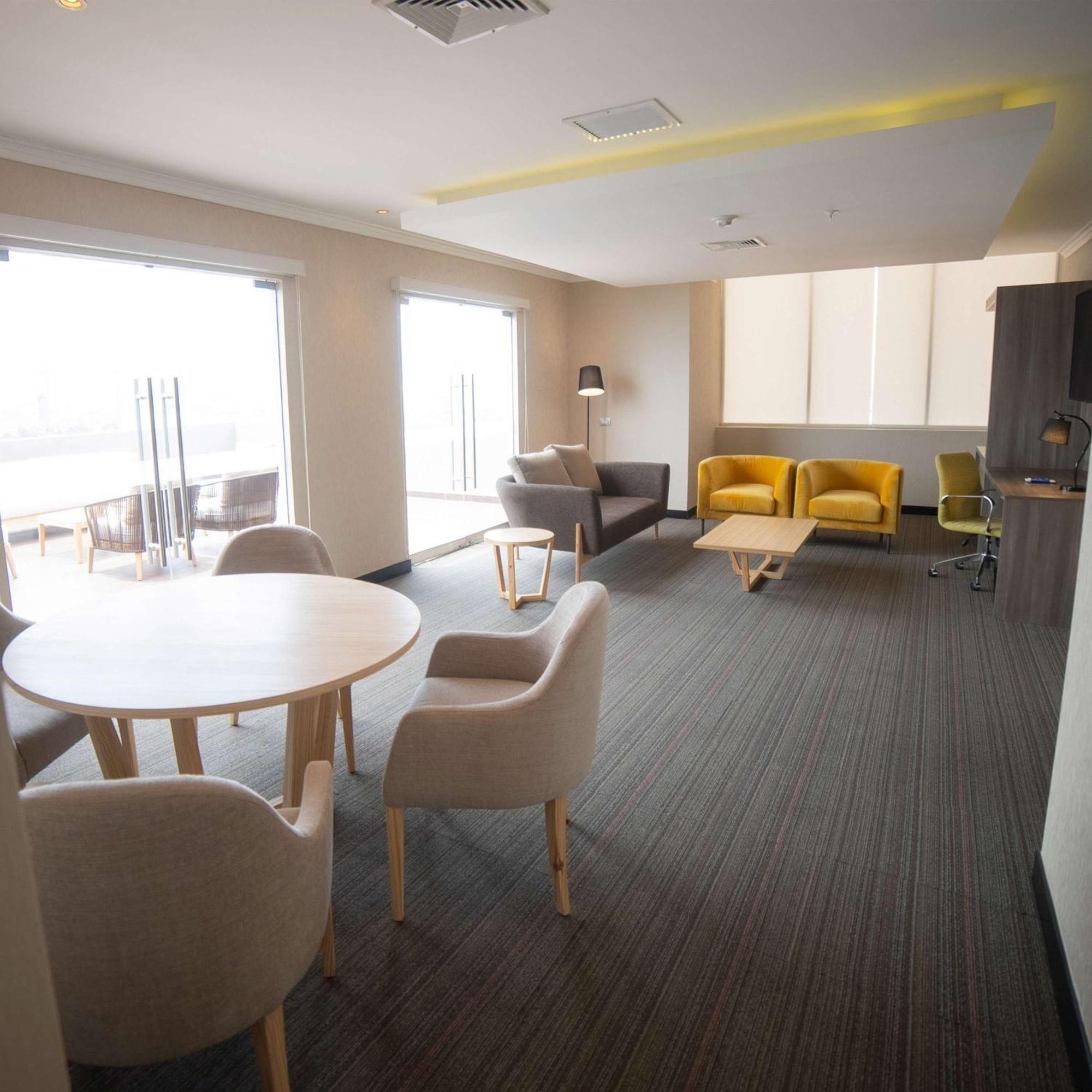 Hotel Doubletree By Hilton Trujillo Encalada Exterior foto