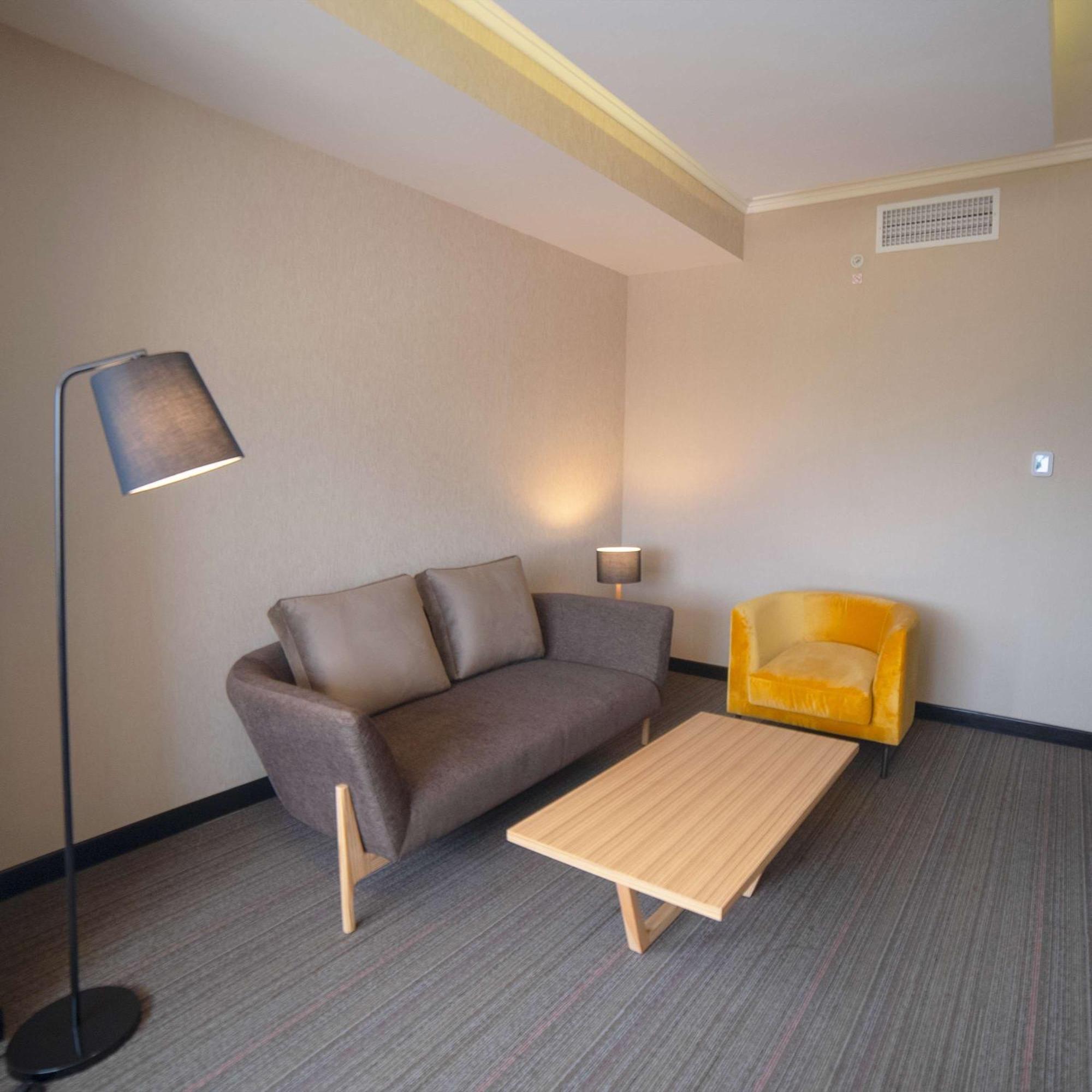 Hotel Doubletree By Hilton Trujillo Encalada Exterior foto