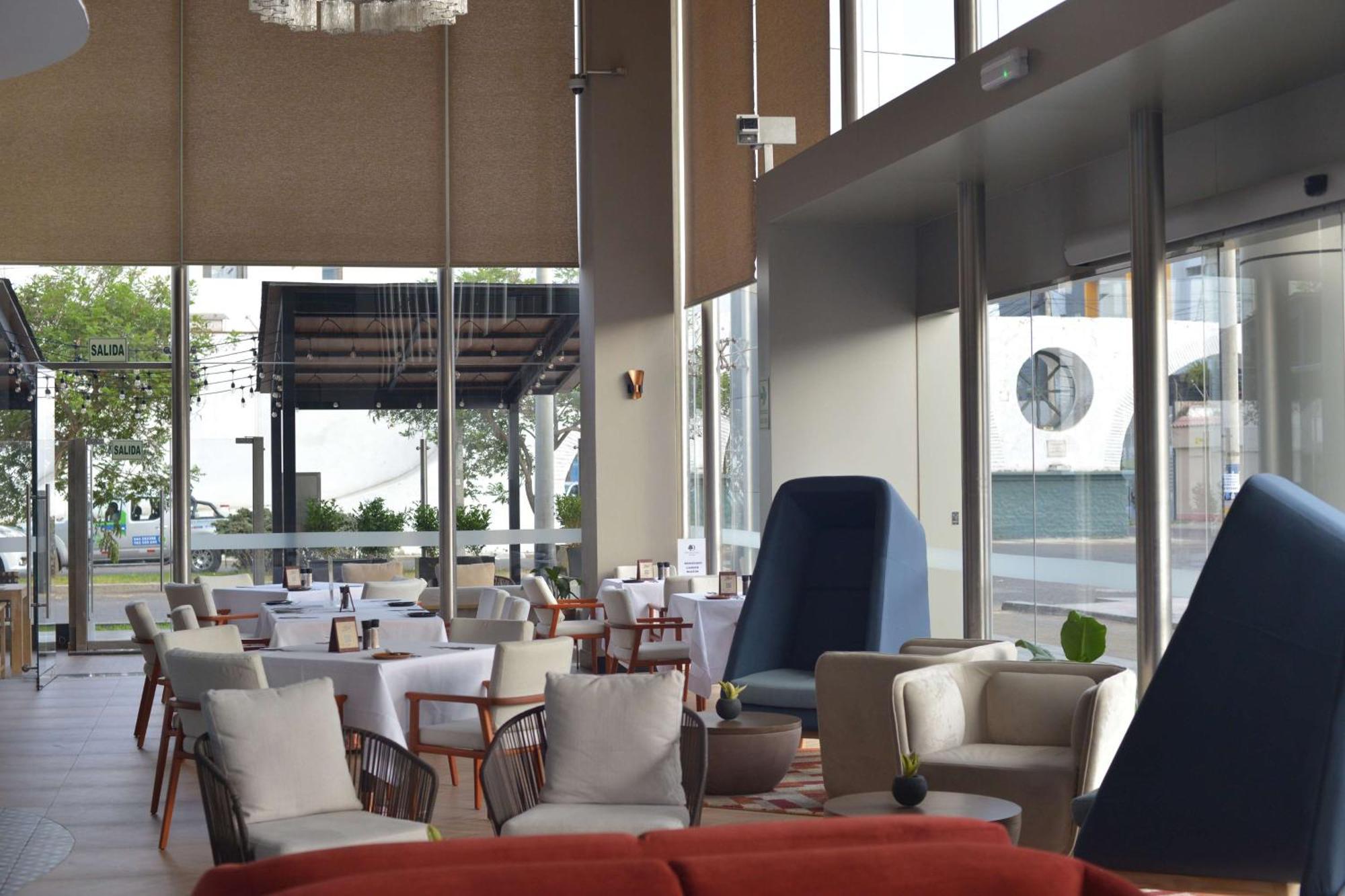 Hotel Doubletree By Hilton Trujillo Encalada Exterior foto