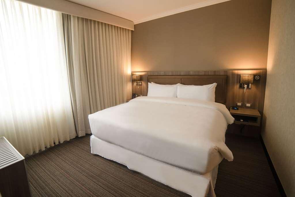 Hotel Doubletree By Hilton Trujillo Encalada Zimmer foto